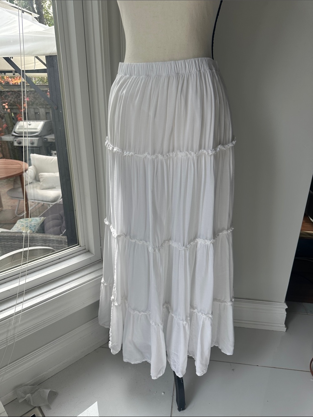WILFRED ARITZIA White Tiered Maxi Long Full Skirt Flowy Bohemian Fall Sz Medium